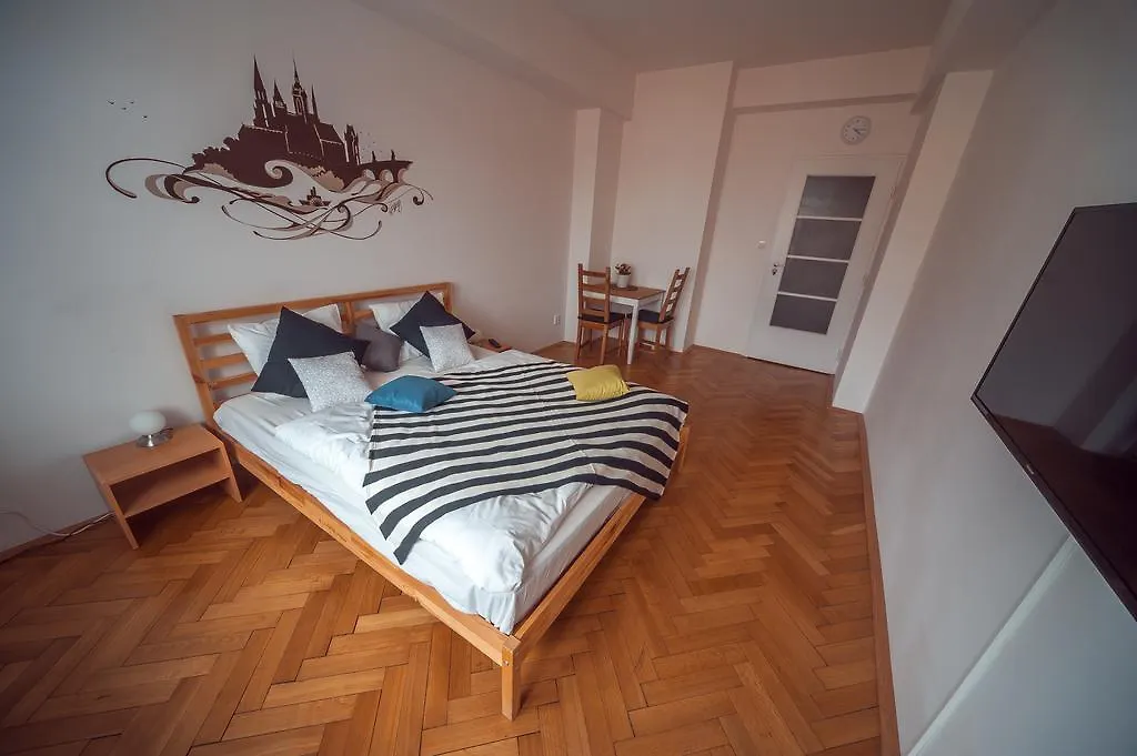Falcon Street Suite No.72 Praga
